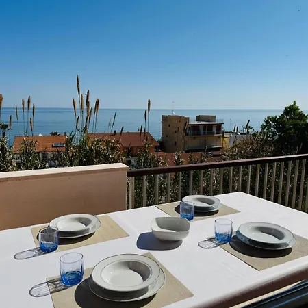 La Finestra Sul Mare Apartment *